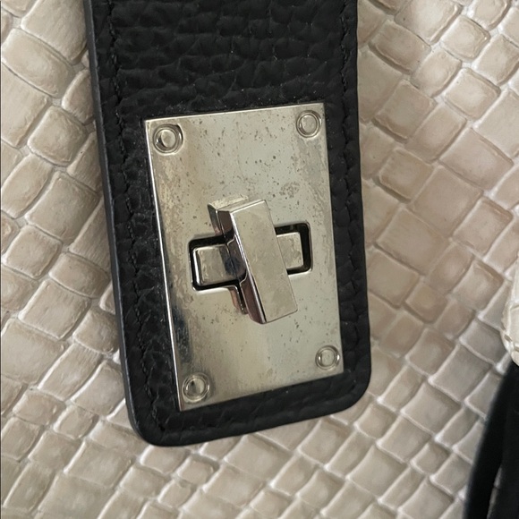 Claudia Firenze embossed leather Italian tote bag crossbody - Picture 6 of 7